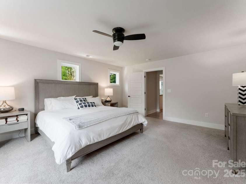 1517 Falcon Street, Charlotte, NC 28211.  MLS# CAR4274359, YatesRealty ID 22374. 