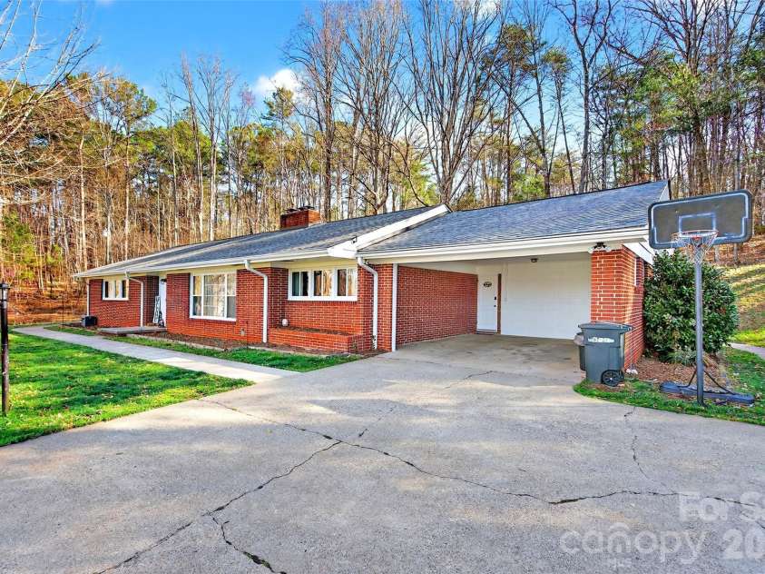 5395 NC 226 S Road, Marion, NC 28752.  MLS# CAR4357603, YatesRealty ID 22374. 