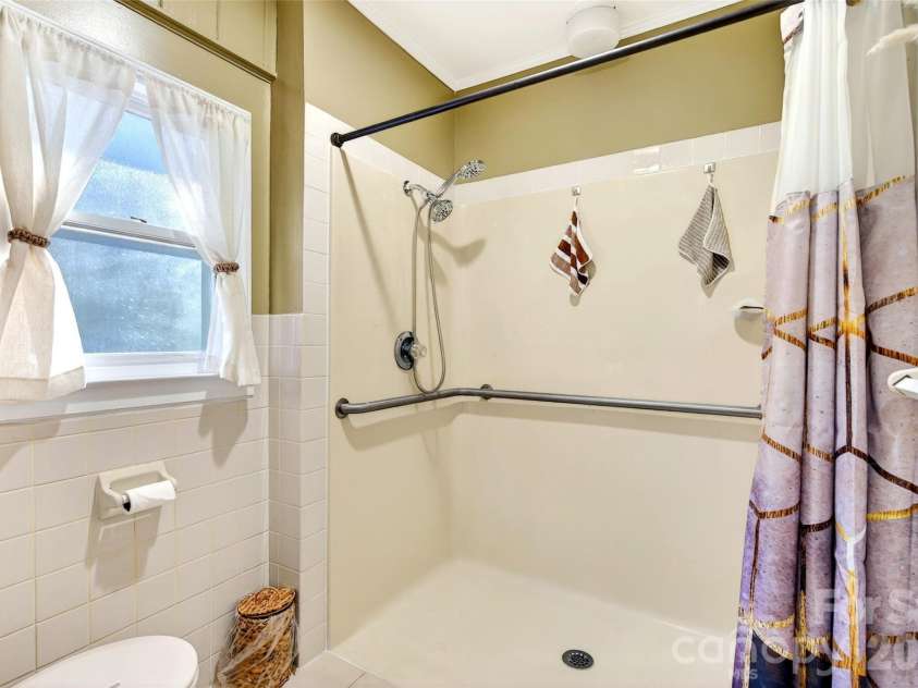 5395 NC 226 S Road, Marion, NC 28752.  MLS# CAR4357603, YatesRealty ID 22374. 