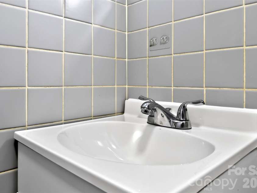 5395 NC 226 S Road, Marion, NC 28752.  MLS# CAR4357603, YatesRealty ID 22374. 