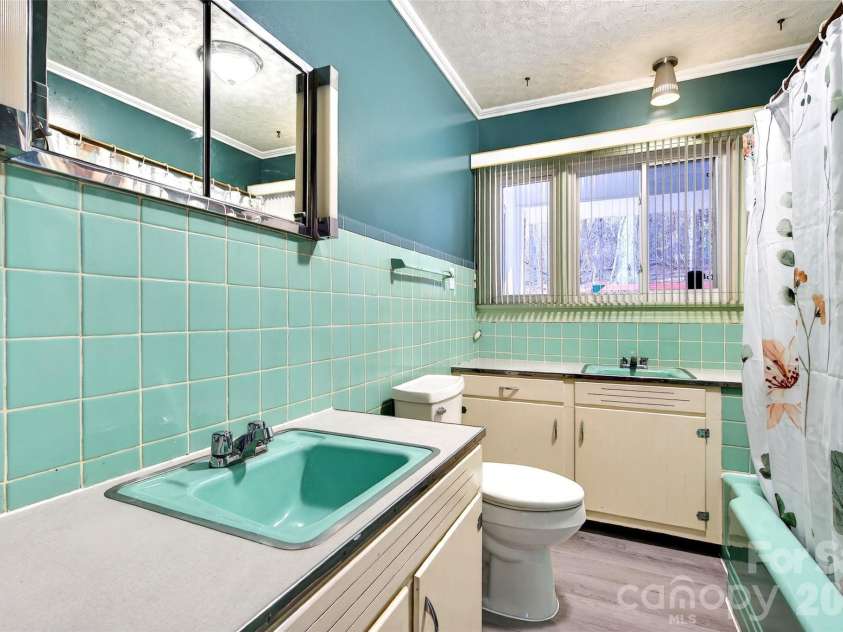 5395 NC 226 S Road, Marion, NC 28752.  MLS# CAR4357603, YatesRealty ID 22374. 