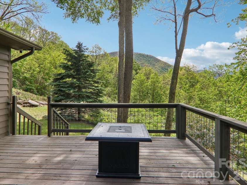 79 Chipmunk Lane, Maggie Valley, NC 28751.  MLS# CAR4375487, YatesRealty ID 22375. 