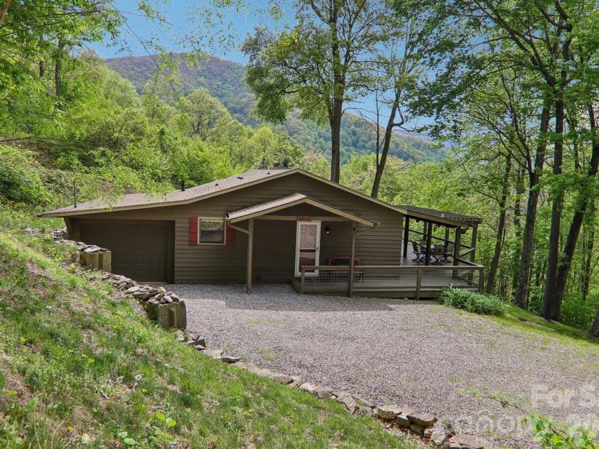 79 Chipmunk Lane, Maggie Valley, NC 28751.  MLS# CAR4375487, YatesRealty ID 22375. 