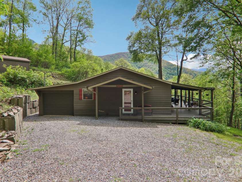 79 Chipmunk Lane, Maggie Valley, NC 28751.  MLS# CAR4375487, YatesRealty ID 22375. 