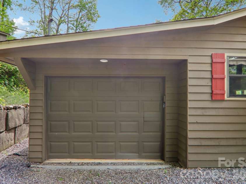 79 Chipmunk Lane, Maggie Valley, NC 28751.  MLS# CAR4375487, YatesRealty ID 22375. 