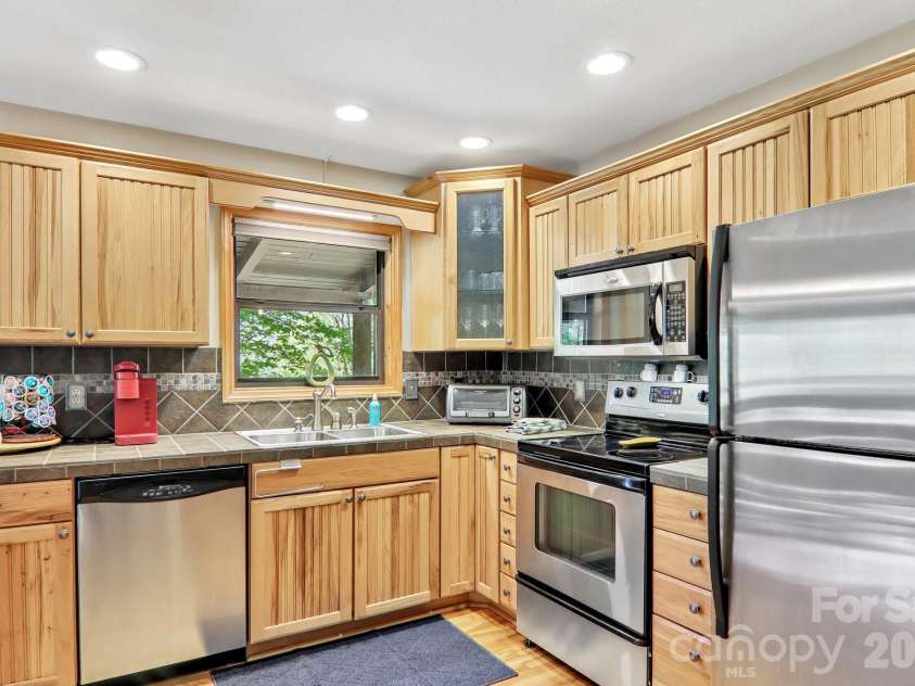 79 Chipmunk Lane, Maggie Valley, NC 28751.  MLS# CAR4375487, YatesRealty ID 22375. 