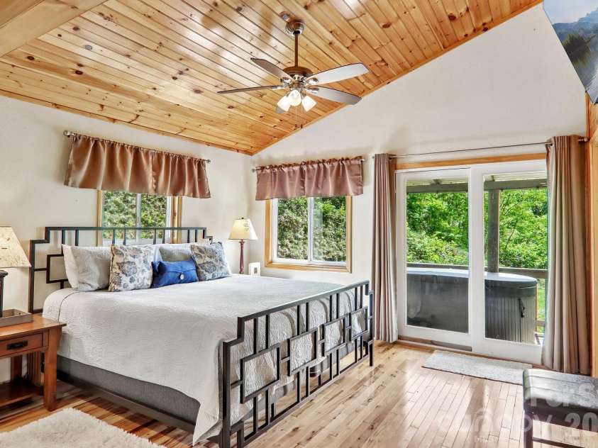 79 Chipmunk Lane, Maggie Valley, NC 28751.  MLS# CAR4375487, YatesRealty ID 22375. 