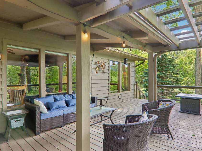 79 Chipmunk Lane, Maggie Valley, NC 28751.  MLS# CAR4375487, YatesRealty ID 22375. 