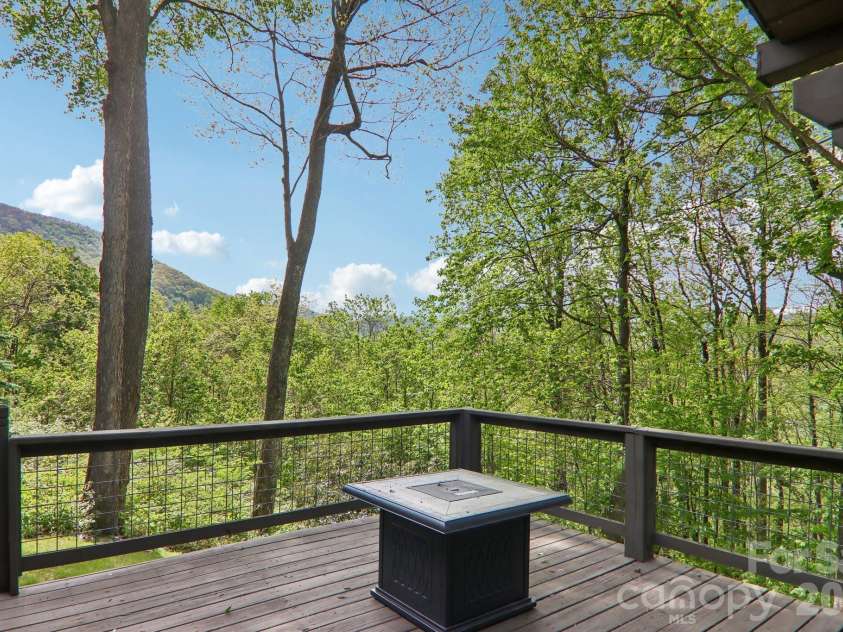 79 Chipmunk Lane, Maggie Valley, NC 28751.  MLS# CAR4375487, YatesRealty ID 22375. 