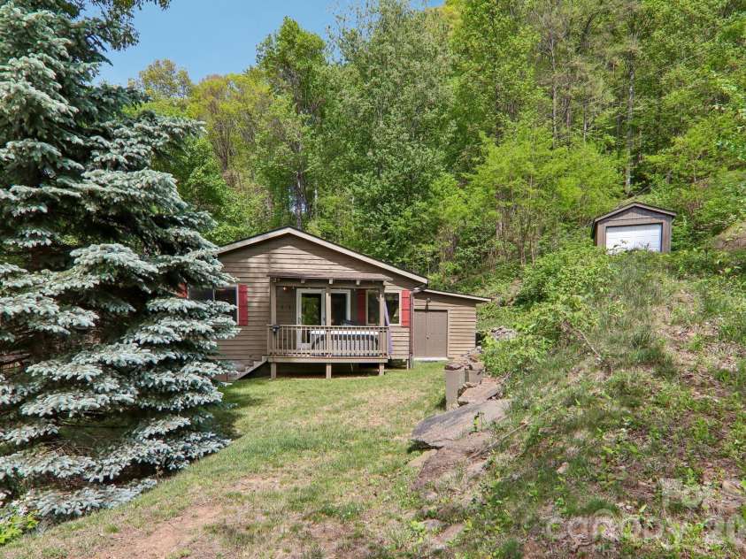 79 Chipmunk Lane, Maggie Valley, NC 28751.  MLS# CAR4375487, YatesRealty ID 22375. 