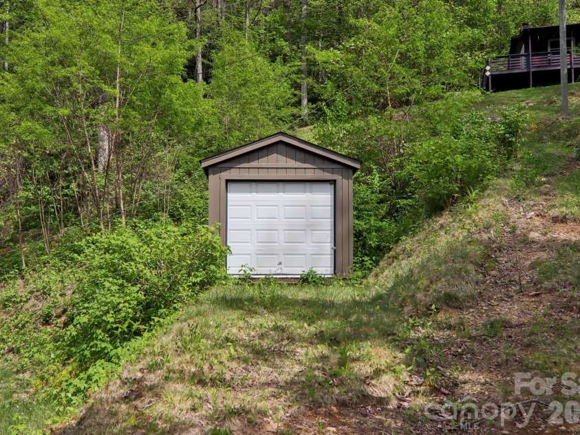 79 Chipmunk Lane, Maggie Valley, NC 28751.  MLS# CAR4375487, YatesRealty ID 22375. 