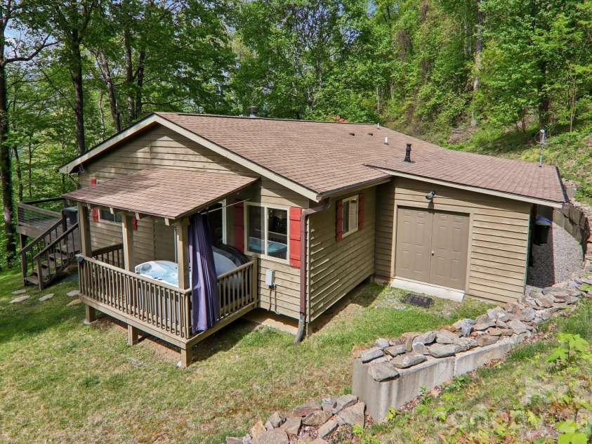 79 Chipmunk Lane, Maggie Valley, NC 28751.  MLS# CAR4375487, YatesRealty ID 22375. 