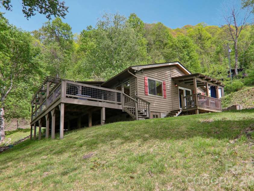 79 Chipmunk Lane, Maggie Valley, NC 28751.  MLS# CAR4375487, YatesRealty ID 22375. 
