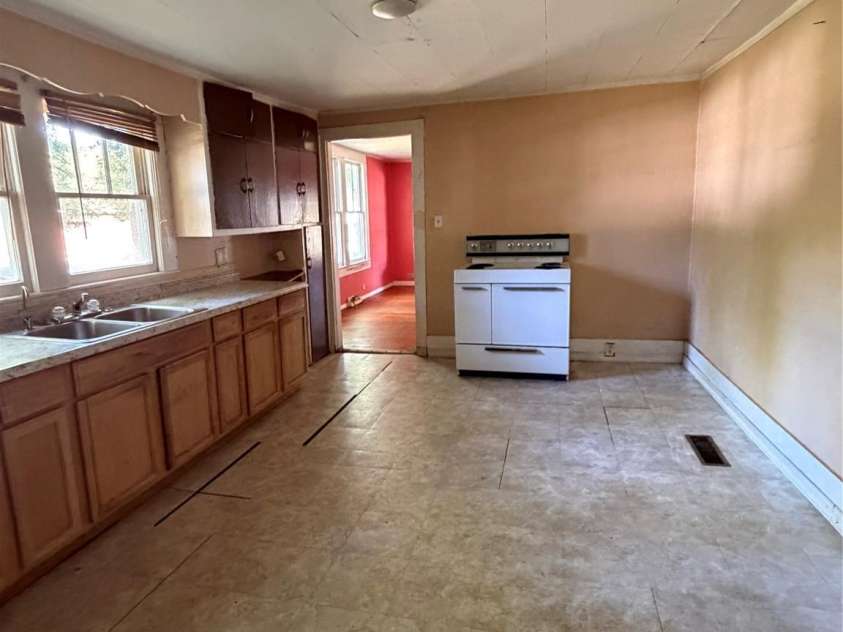 117 Buffalo Avenue, Concord, NC 28025.  MLS# CAR4382020, YatesRealty ID 22377. 