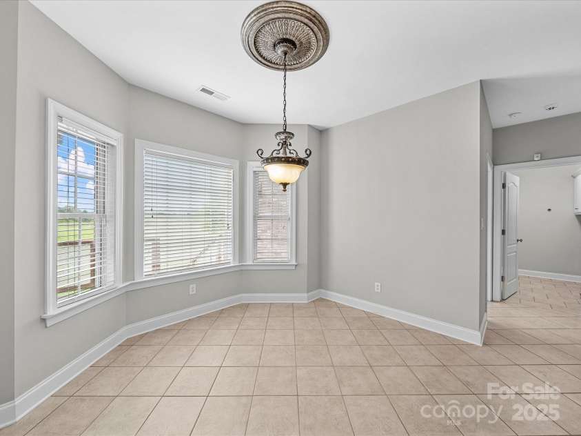 514 Clover Leaf Road, Marshville, NC 28103.  MLS# CAR4247739, YatesRealty ID 22377. Breakfast nook