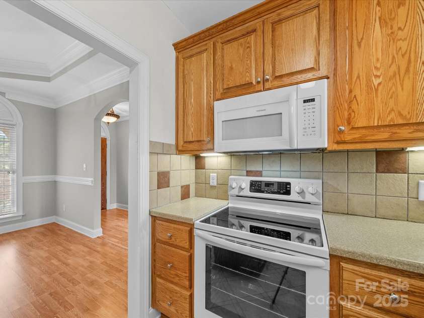 514 Clover Leaf Road, Marshville, NC 28103.  MLS# CAR4247739, YatesRealty ID 22377. Kitchen's smooth transition into the dining room