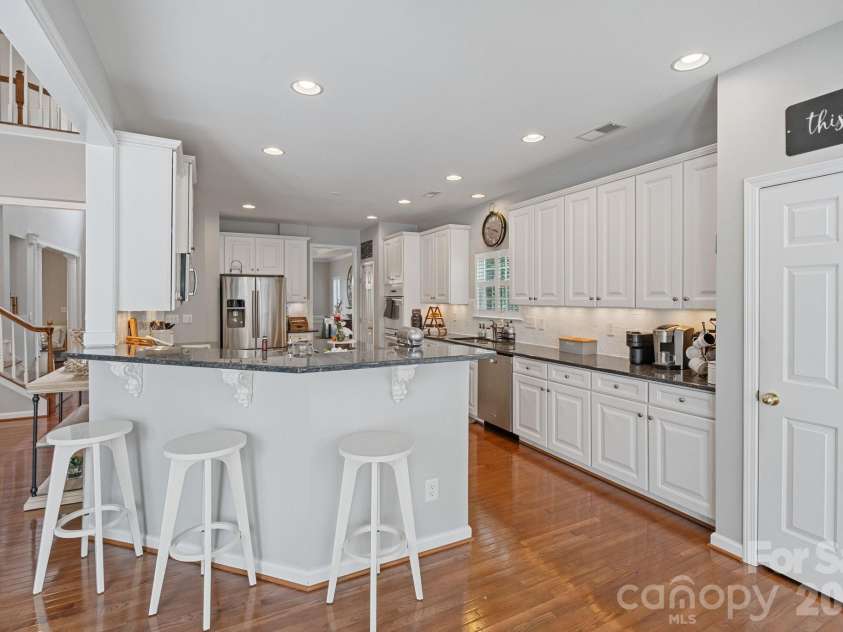 1020 Butterburr Drive, Matthews, NC 28104.  MLS# CAR4377677, YatesRealty ID 22378. Bar Seating at Counter