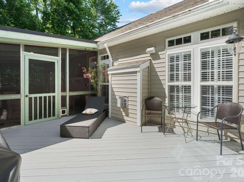 1020 Butterburr Drive, Matthews, NC 28104.  MLS# CAR4377677, YatesRealty ID 22378. Deck off Eat In Kitchen
