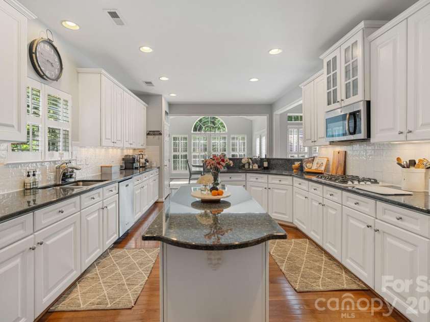 1020 Butterburr Drive, Matthews, NC 28104.  MLS# CAR4377677, YatesRealty ID 22378. Large Kitchen