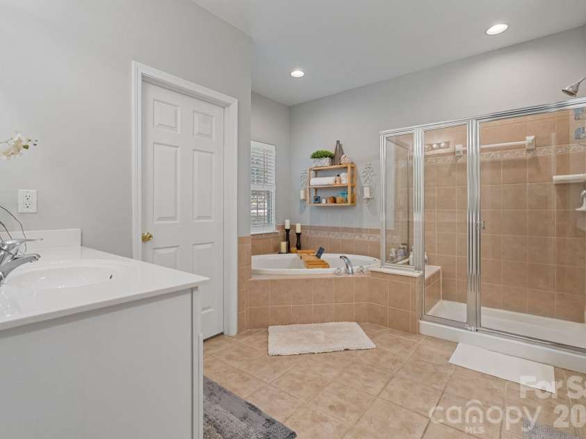 1020 Butterburr Drive, Matthews, NC 28104.  MLS# CAR4377677, YatesRealty ID 22378. Primary Bathroom
