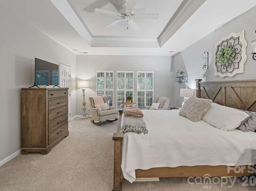 1020 Butterburr Drive, Matthews, NC 28104.  MLS# CAR4377677, YatesRealty ID 22378. Vaulted Ceiling in Primary