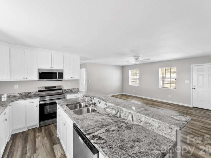 810 4th Street, Kings Mountain, NC 28086.  MLS# CAR4335671, YatesRealty ID 22378. 