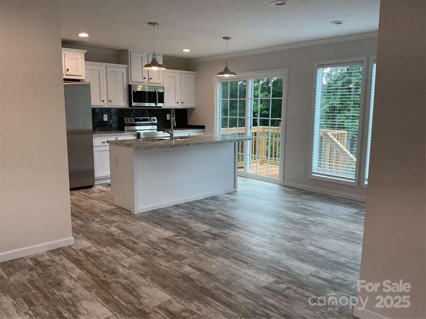 126 Zircon Drive, Statesville, NC 28625.  MLS# CAR4271456, YatesRealty ID 22379. 