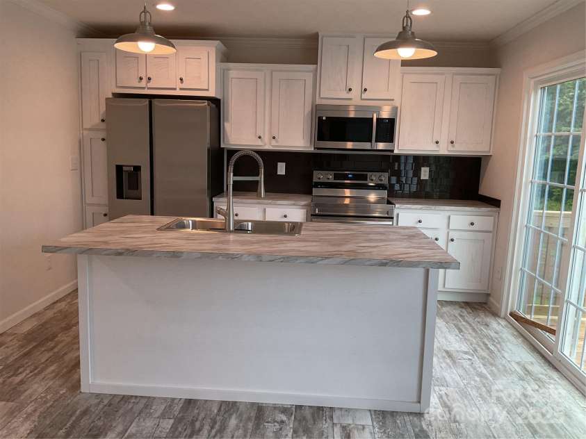 126 Zircon Drive, Statesville, NC 28625.  MLS# CAR4271456, YatesRealty ID 22379. 