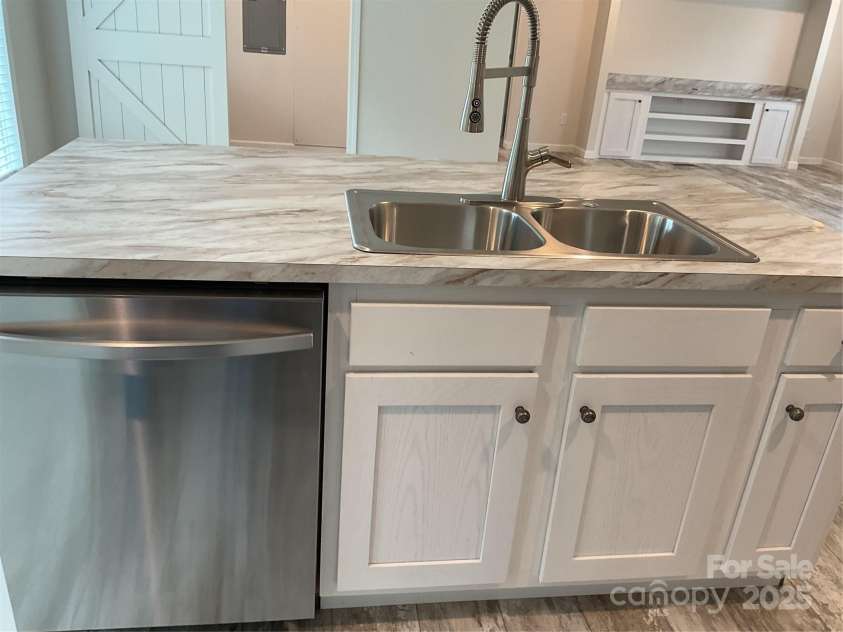 126 Zircon Drive, Statesville, NC 28625.  MLS# CAR4271456, YatesRealty ID 22379. 