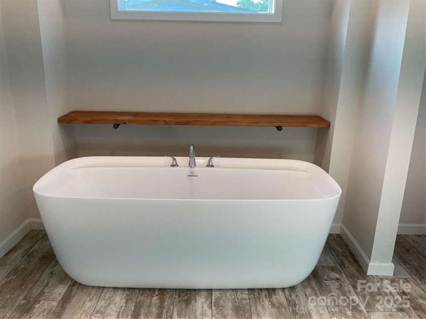 126 Zircon Drive, Statesville, NC 28625.  MLS# CAR4271456, YatesRealty ID 22379. 