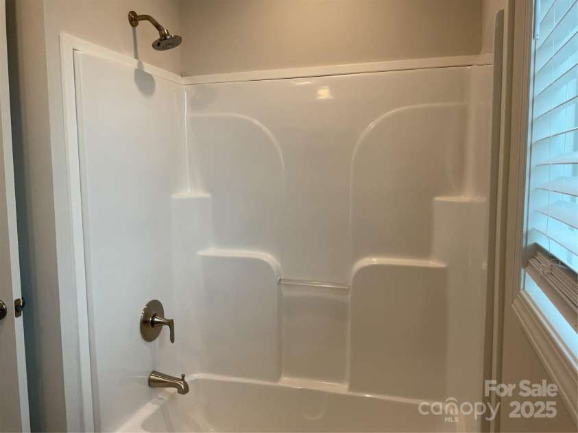 126 Zircon Drive, Statesville, NC 28625.  MLS# CAR4271456, YatesRealty ID 22379. 