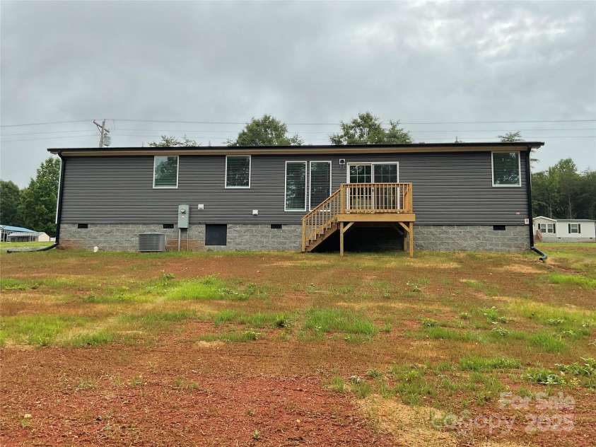 126 Zircon Drive, Statesville, NC 28625.  MLS# CAR4271456, YatesRealty ID 22379. 