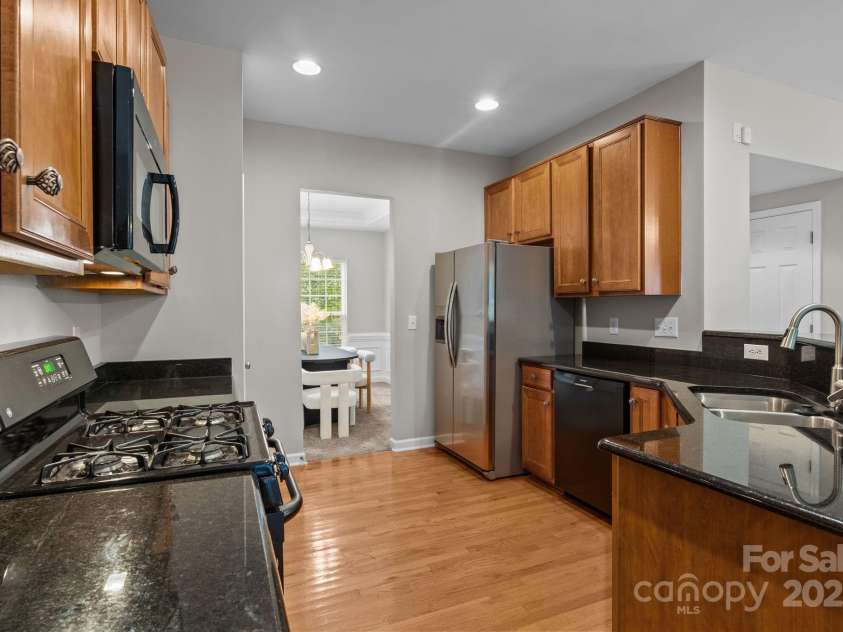 2111 Elendil Lane, Charlotte, NC 28269.  MLS# CAR4308113, YatesRealty ID 22380. 