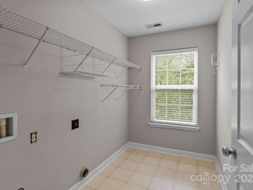 2111 Elendil Lane, Charlotte, NC 28269.  MLS# CAR4308113, YatesRealty ID 22380. 