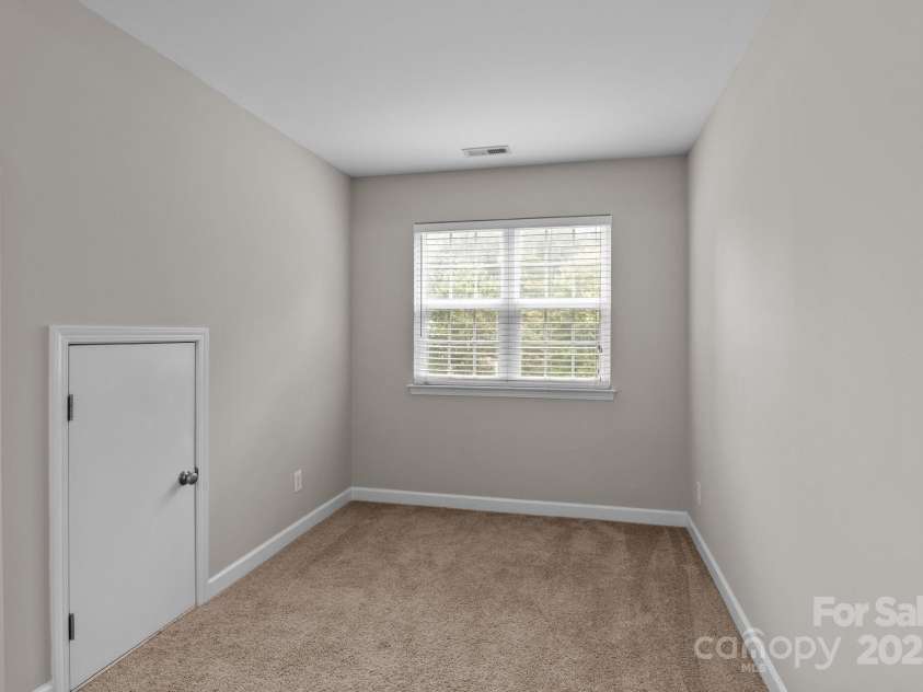 2111 Elendil Lane, Charlotte, NC 28269.  MLS# CAR4308113, YatesRealty ID 22380. 