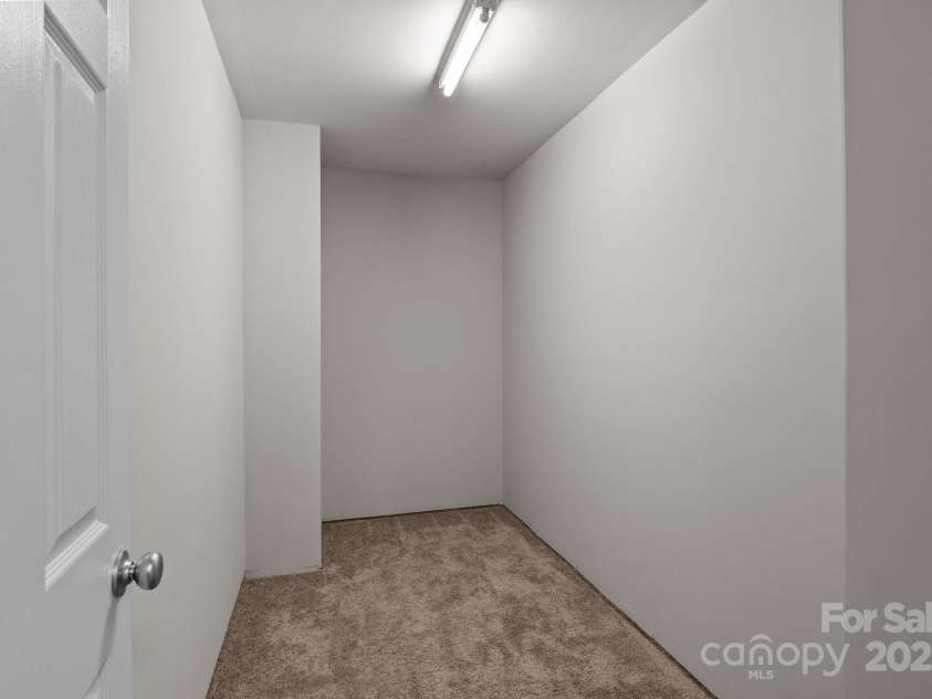 2111 Elendil Lane, Charlotte, NC 28269.  MLS# CAR4308113, YatesRealty ID 22380. 