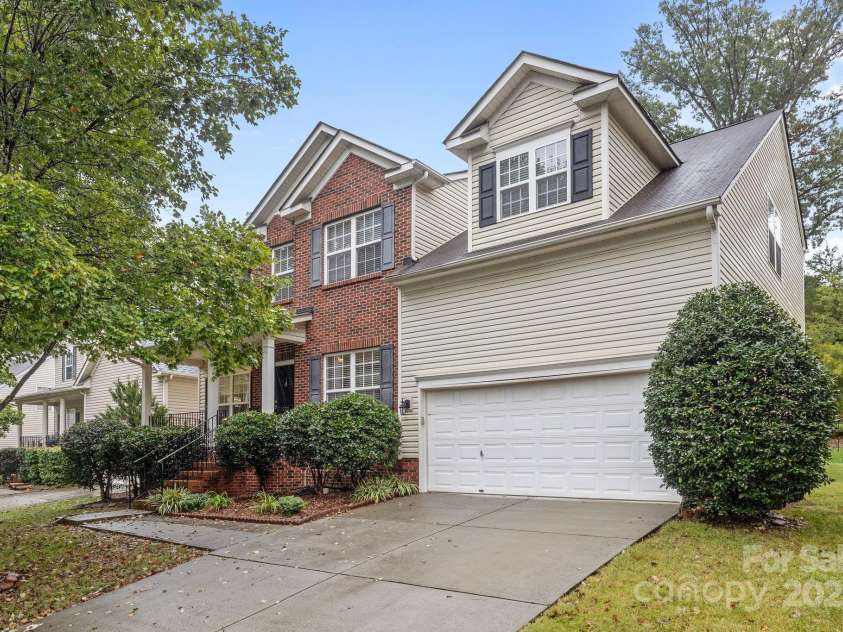 2111 Elendil Lane, Charlotte, NC 28269.  MLS# CAR4308113, YatesRealty ID 22380. 