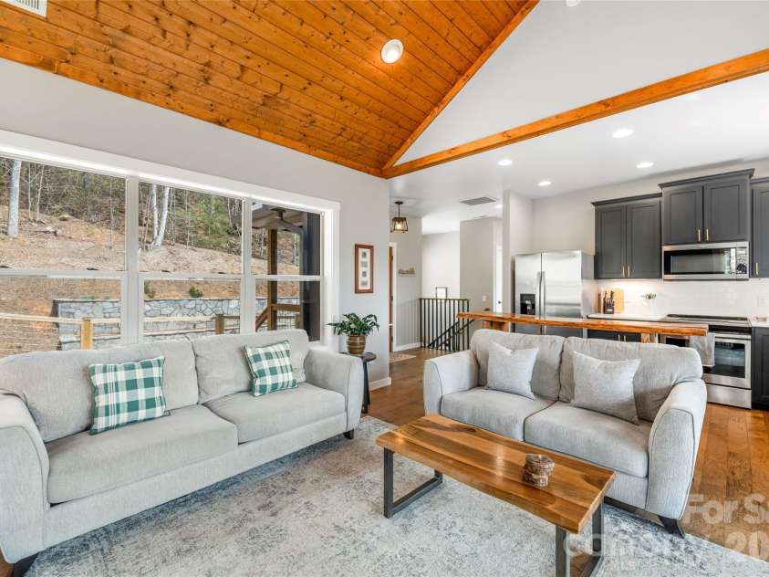 54 Weldon Way, Fairview, NC 28730.  MLS# CAR4353772, YatesRealty ID 22380. 