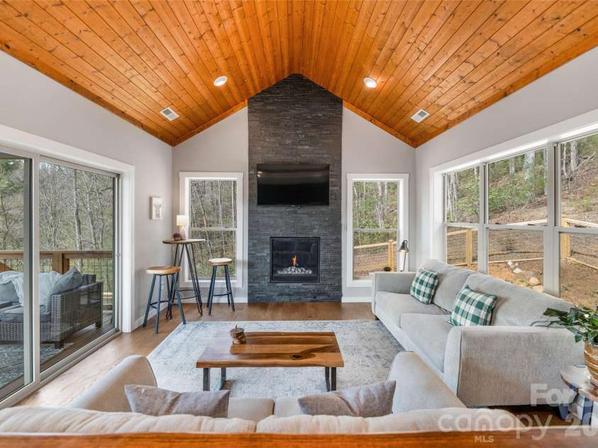54 Weldon Way, Fairview, NC 28730.  MLS# CAR4353772, YatesRealty ID 22380. 