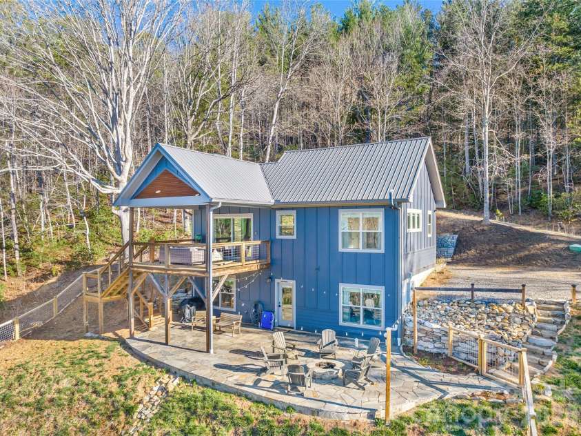 54 Weldon Way, Fairview, NC 28730.  MLS# CAR4353772, YatesRealty ID 22380. Welcome to 54 Weldon Way - your mountain escape plan! 