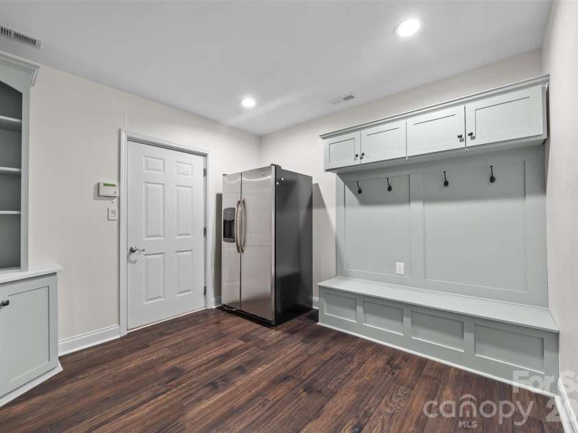 10545 Mount Holly Huntersville Road, Huntersville, NC 28078.  MLS# CAR4368588, YatesRealty ID 22381. Drop Zone/Kitchenette