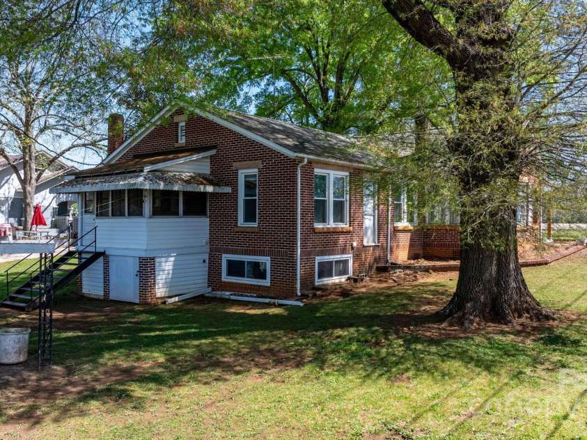 2701 Main Avenue, Newton, NC 28658.  MLS# CAR4244269, YatesRealty ID 22381. 