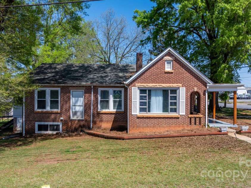 2701 Main Avenue, Newton, NC 28658.  MLS# CAR4244269, YatesRealty ID 22381. 
