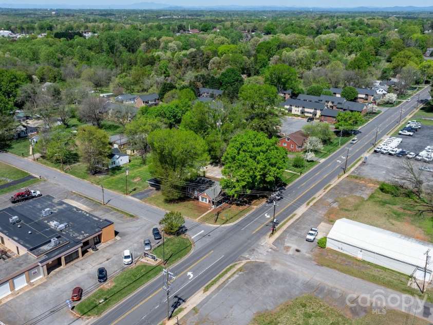 2701 Main Avenue, Newton, NC 28658.  MLS# CAR4244269, YatesRealty ID 22381. 