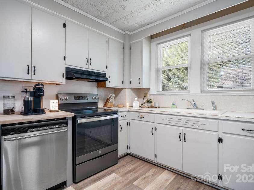 2701 Main Avenue, Newton, NC 28658.  MLS# CAR4244269, YatesRealty ID 22381. 