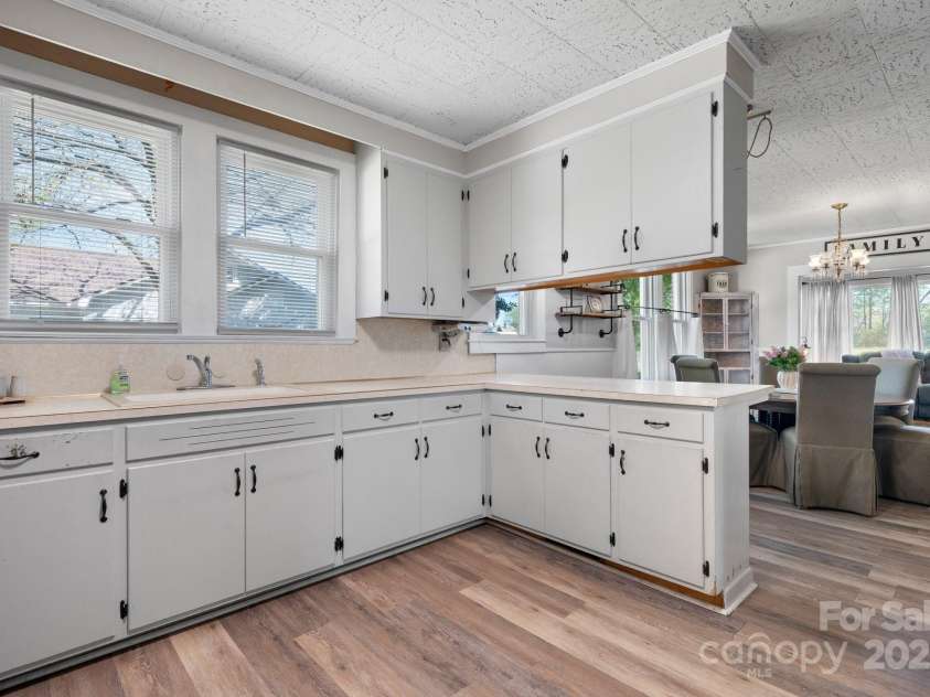 2701 Main Avenue, Newton, NC 28658.  MLS# CAR4244269, YatesRealty ID 22381. 