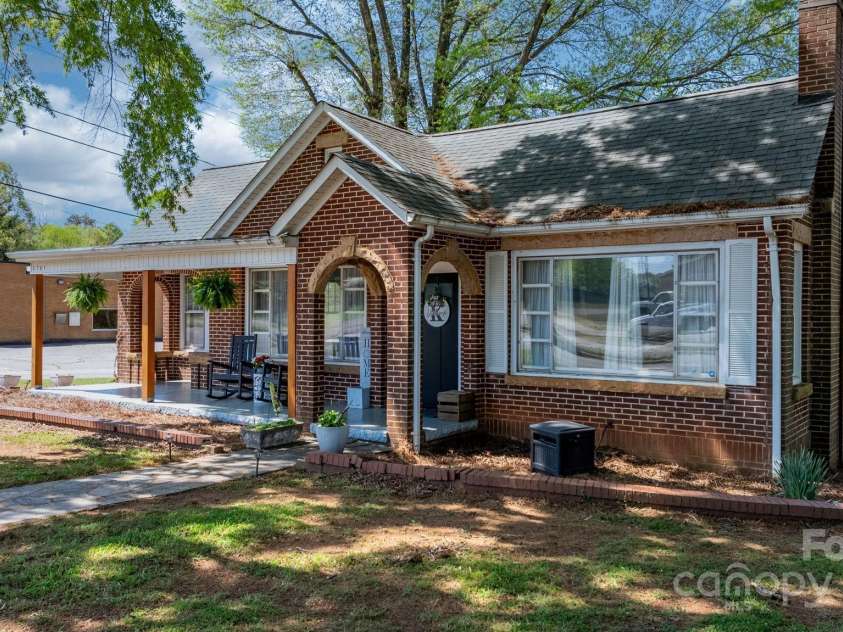 2701 Main Avenue, Newton, NC 28658.  MLS# CAR4244269, YatesRealty ID 22381. 
