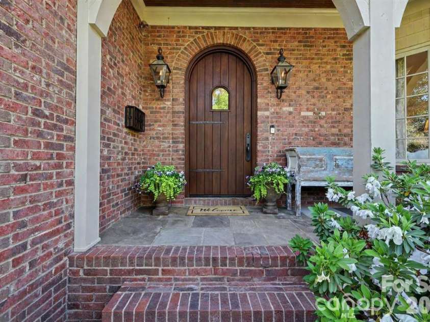 2744 Normandy Road, Charlotte, NC 28209.  MLS# CAR4371679, YatesRealty ID 22382. 