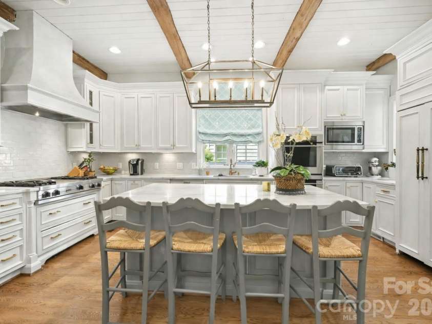 2744 Normandy Road, Charlotte, NC 28209.  MLS# CAR4371679, YatesRealty ID 22382. 
