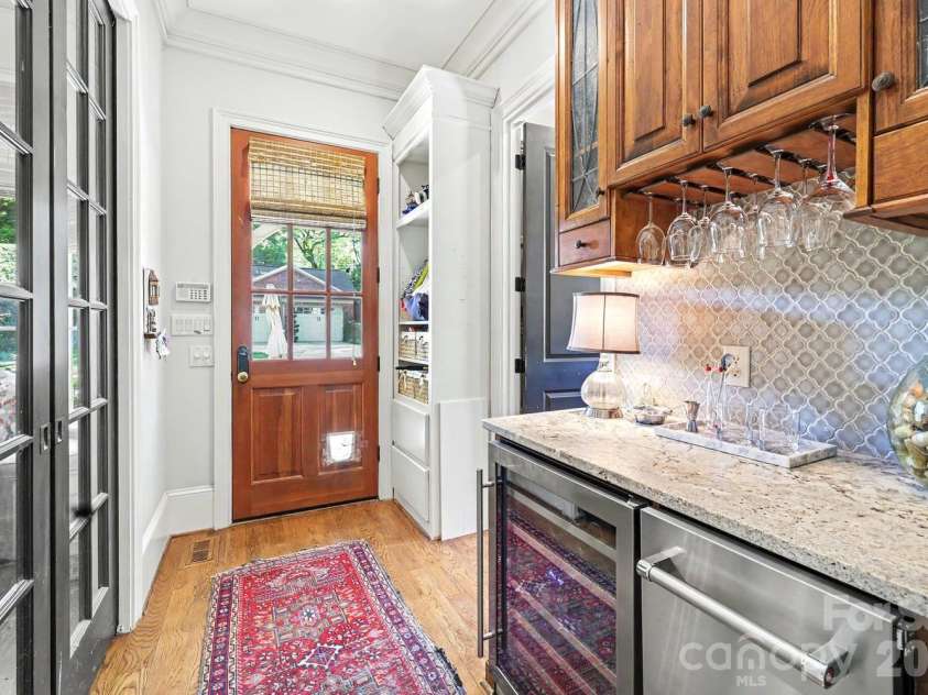 2744 Normandy Road, Charlotte, NC 28209.  MLS# CAR4371679, YatesRealty ID 22382. 